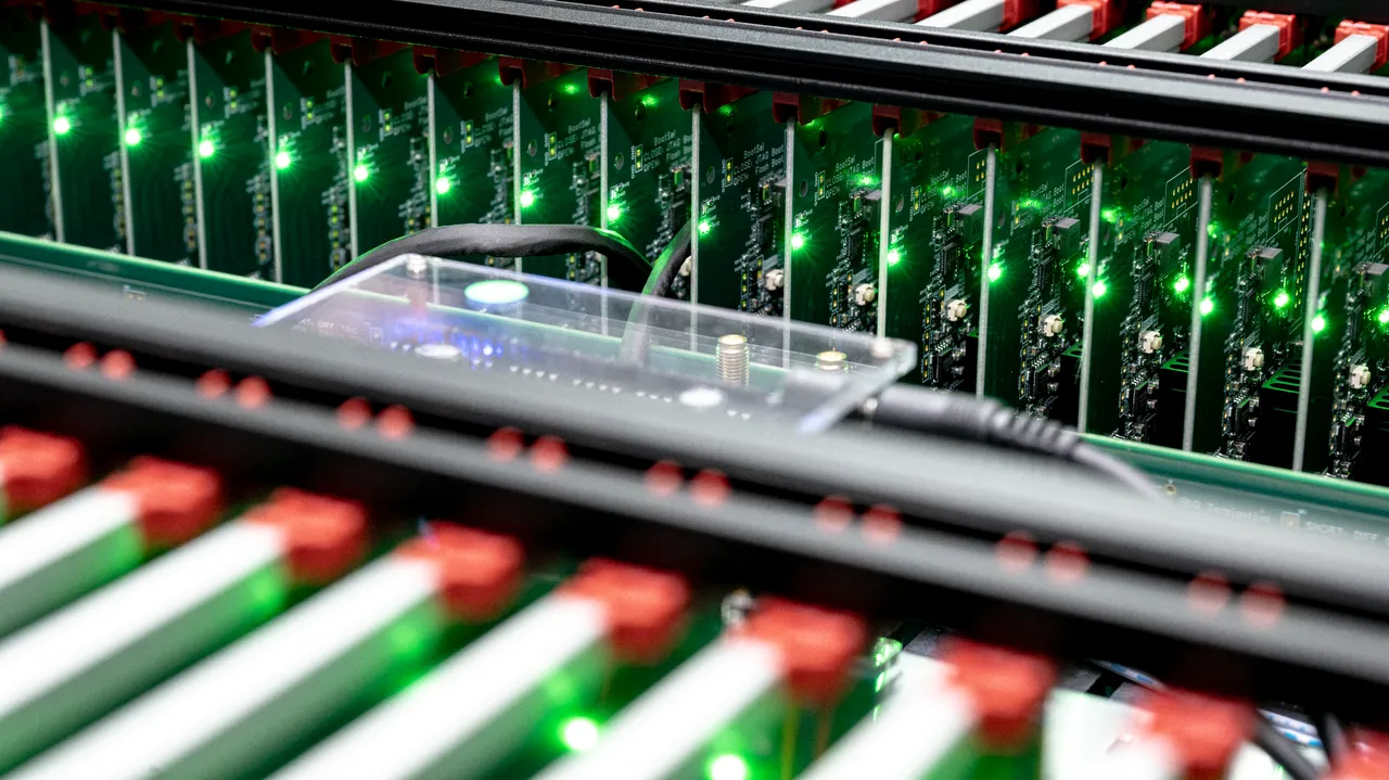 Logical Bitech Monitoring System Supports Quantum Classical Hybrid Algorithm Experimental Verification, Opening New Pathways for the Practical Application of Quantum Advantage